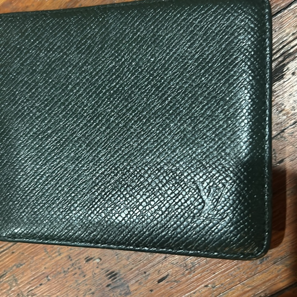 Louis Vuitton Taiga Men's Billfold Wallet Green - Picture 3 of 12